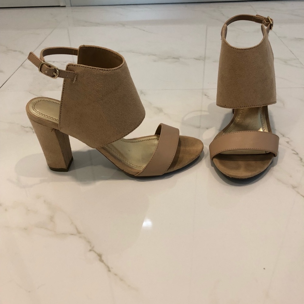 Heels - Picture 2 of 5